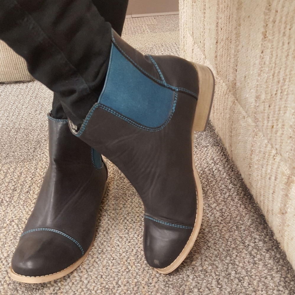 Peluso Italy Bootie - BNWOT - Will trade Sz-7